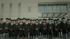 影視原聲 - 高中順利畢業王力可前來慶祝