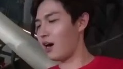 金在奐坐海盜船