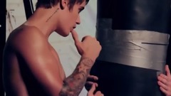 Justin Bieber<男士健康>封面拍攝花絮 中英字幕
