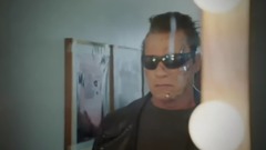 Arnold Schwarzenegger - 魔鬼終結者阿諾扮蠟像嚇死人!!!