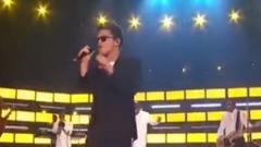 Bruno Mars - 火星哥頒獎現場火爆串燒,火出一頭汗!