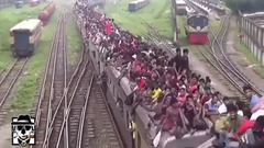 印度群星,搞笑音樂,音樂短片,樂動城市 - 超載奇觀!火車車廂外扒滿乘客,神奇的印度