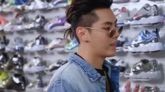吳亦凡 - 吳亦凡在紐約強力采購運動鞋,貌似為深圳生日會做準備
