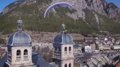 飛翔在世界各地 超唯美滑翔傘表演