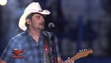 Brad Paisley & John Fogerty - American Saturday Night 現場版 2017