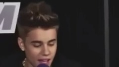 Justin Bieber這樣的眼神你受得了嗎 Bizzle氣質初顯