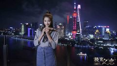 關曉彤牽手馬可談戀愛看極光狗糧灑一地