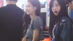 BlackPink Jisoo & Jennie at Suvarnabhumi Airport Bangkok Thailand 飯拍版 17/11/27