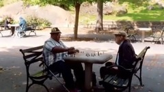 Bruno Mars - 火星哥24K現場演奏騷擾下棋老大爺,這孩子欠揍!