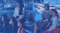 TWICE , RED VELVET , IU 臺下觀看