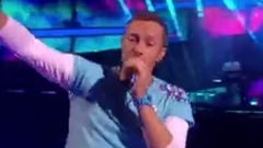 酷玩Coldplay聯手煙鬼