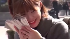 和喜歡的藝人一起滑飛翔傘怎樣?