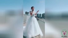  - 美麗新娘馬路邊唱最美婚禮