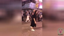  - 這是誰家的女朋友，沒人領我就領回家了