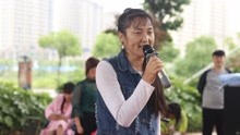  - 殘疾人丁燕，街頭唱出《天在下雨我在想你》綿綿細雨醉想你！