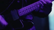 Extra?os (En Vivo)