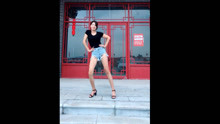  - 小姐姐是太熱了？