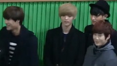 臺下等待時的哥哥們