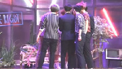 LOVE ME RIGHT 彩排舞臺