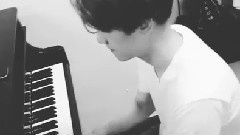 燦烈INS更新伯賢短視頻