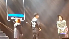 勝利在看向這里