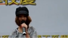 在樹上唱歌