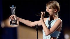 Taylor Swift榮獲2015年ACM鄉村音樂獎里程碑大獎片段