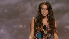 Miley Cyrus給Britney Spears頒獎 Teen Choice Awards