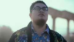開心的美酒喝一杯
