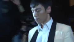TOP離開李秉憲和李珉廷的 Wedding Party