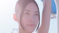 初の水著CM公開 ダブル松井がプールで