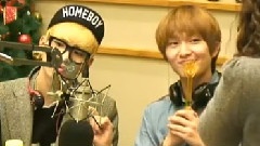 KTR 溫流 & Key 合影 & 吃水果賣萌