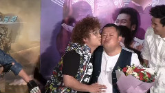獻花曾志偉