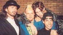 Red Hot Chili Peppers - Around The World  現場版