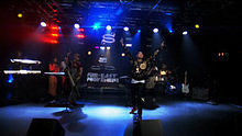 Far East Movement - Turn Up the Love 現場版