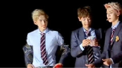 吳世勛的校服口袋巾