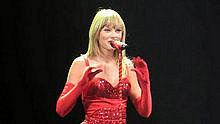 Taylor Swift - You Belong With Me RedTour現場版
