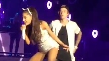 Justin Bieber 助陣 Ariana