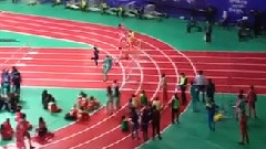 鹿晗跨欄