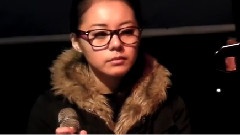 她說