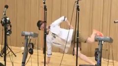 世勛展示舞蹈動作