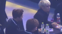 SHINee和EXO一桌喝飲料