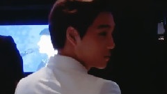 臺下被叫去找經紀人的可愛Kai