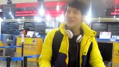 機場和歌迷聊天