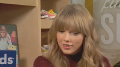 Taylor Swift Is Back In The Studio- Extra TV 采訪