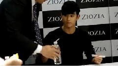 ZIOZIA簽名會