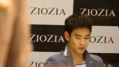 IOZIA簽售會現場手指槍